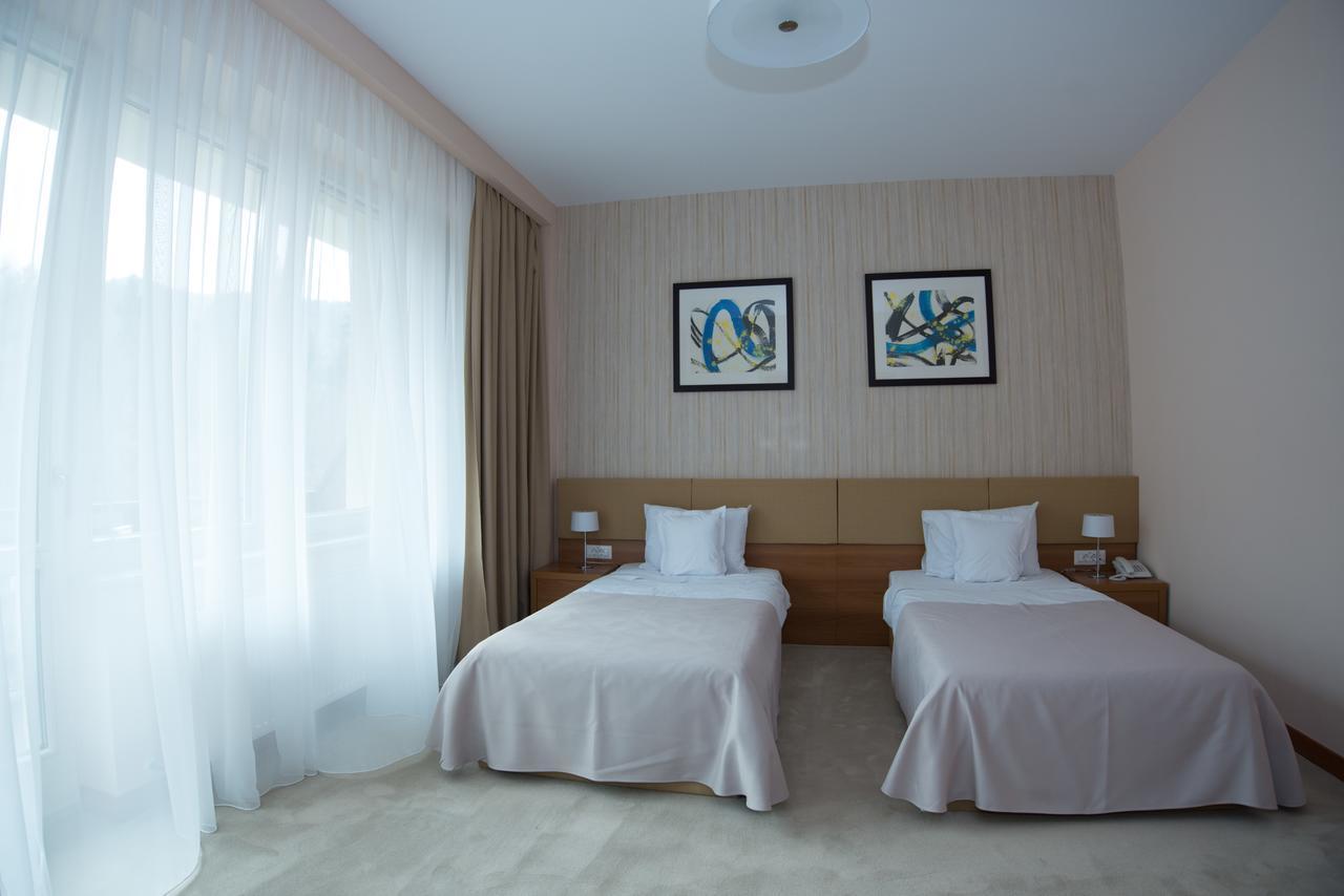 Hotel Tts**** Spa&Wellness Covasna Exterior foto