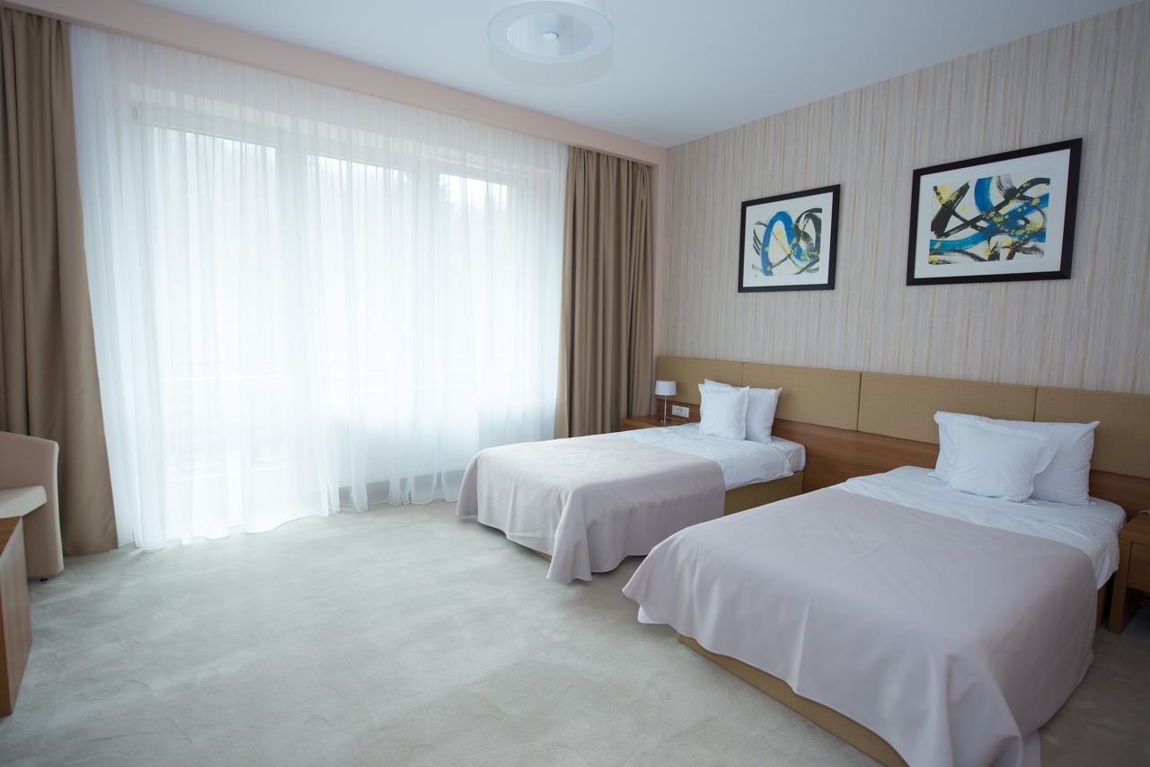 Hotel Tts**** Spa&Wellness Covasna Exterior foto